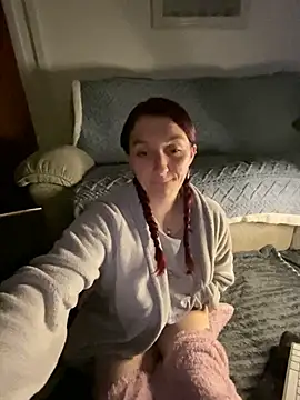 Snapshot of Stoner_BarbieXX chatting on February 10, 2025, 10:51 pm Stoner BarbieXX online show from February 10, 2025, 10:51 pm