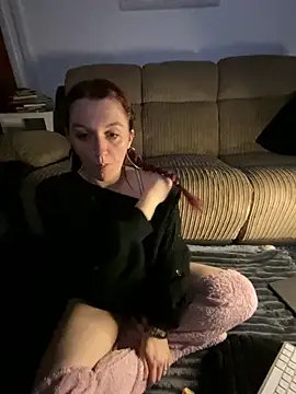 Snapshot of Stoner_BarbieXX chatting on March 4, 2025, 10:27 pm Stoner BarbieXX online show from March 4, 2025, 10:27 pm