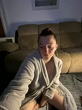 Snapshot of Stoner_BarbieXX chatting on March 22, 2025, 10:26 pm Stoner BarbieXX online show from March 22, 2025, 10:26 pm