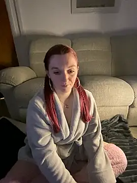 Snapshot of Stoner_BarbieXX chatting on January 7, 2025, 10:19 pm Stoner BarbieXX online show from January 7, 2025, 10:19 pm