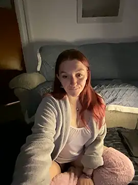 Snapshot of Stoner_BarbieXX chatting on February 5, 2025, 10:44 pm Stoner BarbieXX online show from February 5, 2025, 10:44 pm