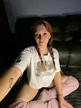 Snapshot of Stoner_BarbieXX chatting on September 10, 2025, 9:25 pm Stoner BarbieXX online show from September 10, 2025, 9:25 pm