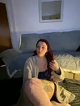 Snapshot of Stoner_BarbieXX chatting on February 13, 2025, 10:54 pm Stoner BarbieXX online show from February 13, 2025, 10:54 pm