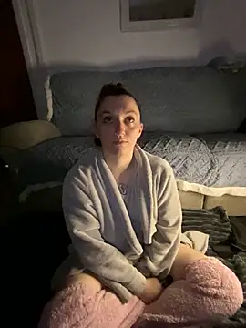 Snapshot of Stoner_BarbieXX chatting on February 17, 2025, 10:38 pm Stoner BarbieXX online show from February 17, 2025, 10:38 pm