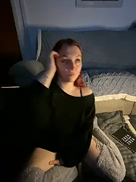 Snapshot of Stoner_BarbieXX chatting on February 3, 2025, 10:32 pm Stoner BarbieXX online show from February 3, 2025, 10:32 pm