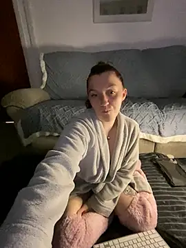 Snapshot of Stoner_BarbieXX chatting on February 16, 2025, 10:55 pm Stoner BarbieXX online show from February 16, 2025, 10:55 pm