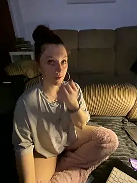 Snapshot of Stoner_BarbieXX chatting on March 8, 2025, 10:56 pm Stoner BarbieXX online show from March 8, 2025, 10:56 pm