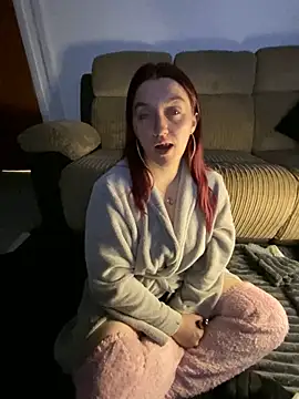 Snapshot of Stoner_BarbieXX chatting on February 27, 2025, 10:42 pm Stoner BarbieXX online show from February 27, 2025, 10:42 pm