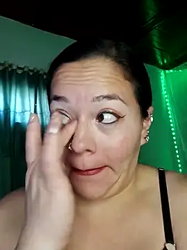 Snapshot of emily_sweet13 chatting on September 22, 2025, 12:33 pm emily sweet13 online show from September 22, 2025, 12:33 pm