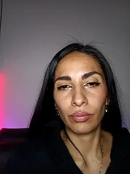 chloewildd  online show from October 22, 2025, 4:23 am