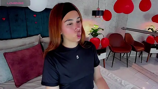 Snapshot of AdeleAndersonn chatting on February 18, 2026, 7:54 pm AdeleAndersonn online show from February 18, 2026, 7:54 pm