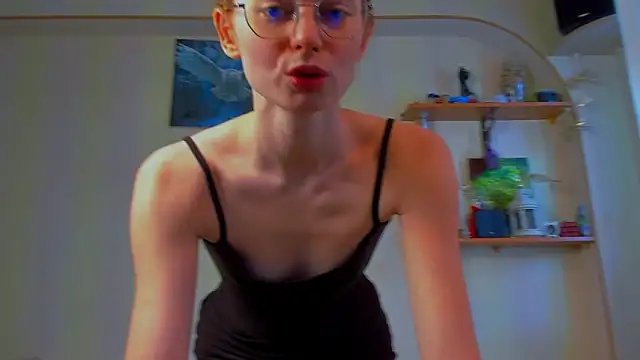 Snapshot of Fire_Luna chatting on February 15, 2026, 5:52 am Fire Luna online show from February 15, 2026, 5:52 am