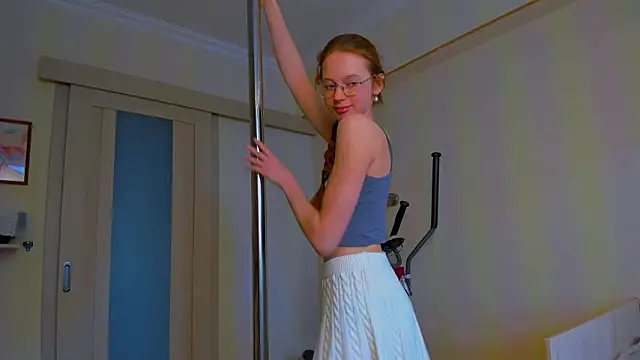 Snapshot of Fire_Luna chatting on February 4, 2026, 6:08 am Fire Luna online show from February 4, 2026, 6:08 am