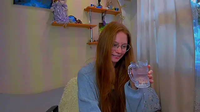 Snapshot of Fire_Luna chatting on February 9, 2026, 6:44 am Fire Luna online show from February 9, 2026, 6:44 am