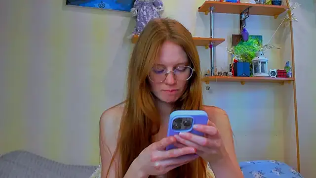 Snapshot of Fire_Luna chatting on February 18, 2026, 5:05 am Fire Luna online show from February 18, 2026, 5:05 am