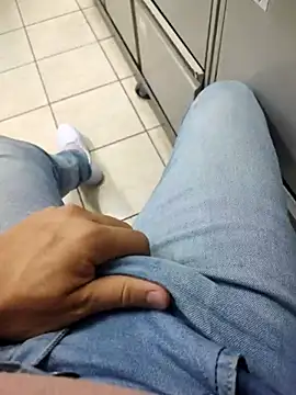 gatmoreno1 online show from November 1, 2025, 11:15 am