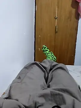 Juliano69xv online show from April 17, 2026, 4:21 pm