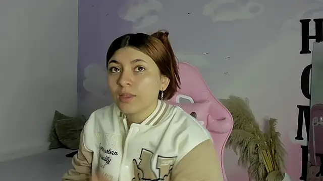 carolayrosse online show from March 13, 2025, 2:49 am