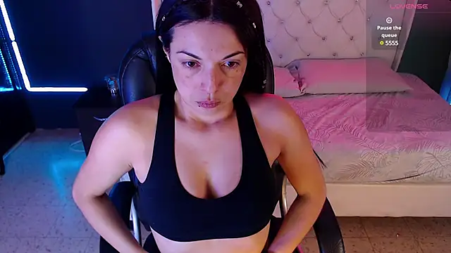 Snapshot of Danielle-Smithh chatting on February 21, 2025, 8:05 pm Danielle-Smithh online show from February 21, 2025, 8:05 pm