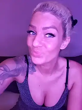 Snapshot of Lara_SecretLady chatting on January 15, 2025, 7:34 pm Lara SecretLady online show from January 15, 2025, 7:34 pm