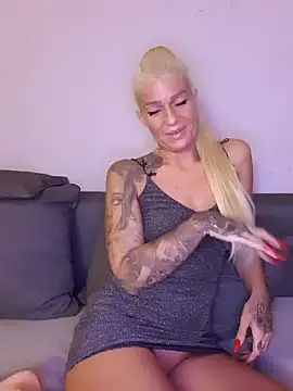 Snapshot of Lara_SecretLady chatting on December 12, 2024, 9:26 pm Lara SecretLady online show from December 12, 2024, 9:26 pm