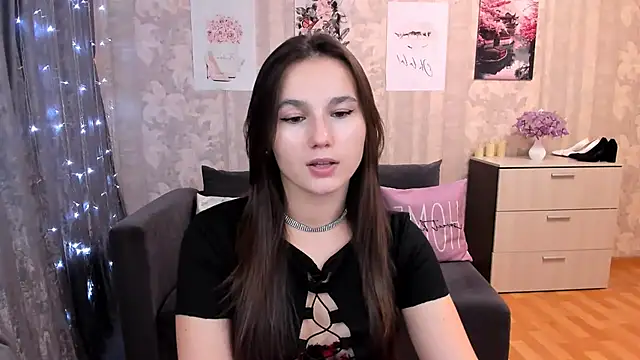 MilaDaisen online show from September 26, 2025, 2:24 pm
