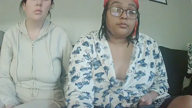 vanilla chocolate23 online show from December 17, 2025, 8:52 am