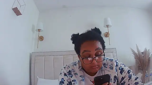 vanilla chocolate23 online show from September 12, 2025, 3:34 pm