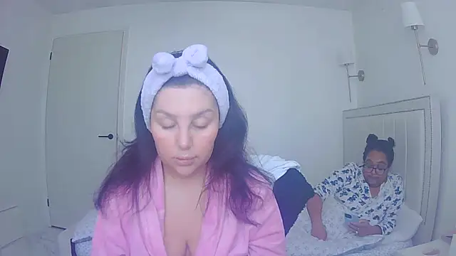 vanilla chocolate23 online show from March 26, 2026, 9:07 am