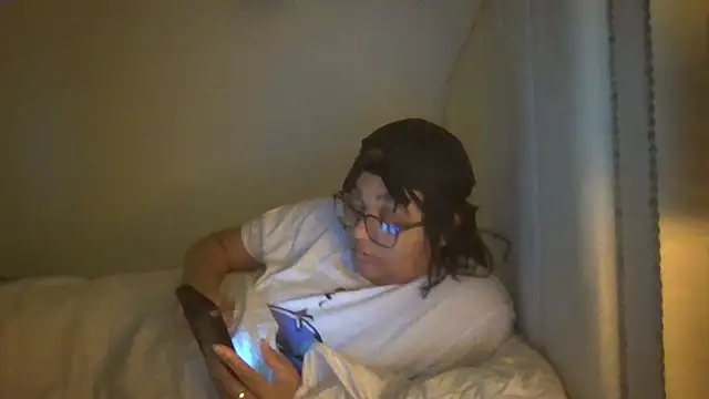 vanilla chocolate23 online show from February 16, 2025, 10:22 pm