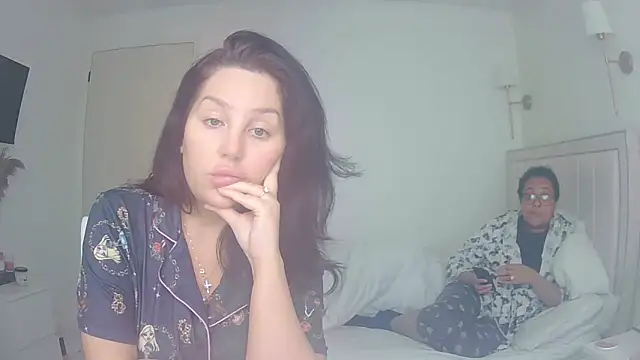 vanilla chocolate23 online show from April 28, 2026, 8:41 am