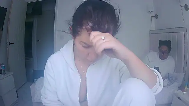 vanilla chocolate23 online show from April 21, 2026, 8:32 am