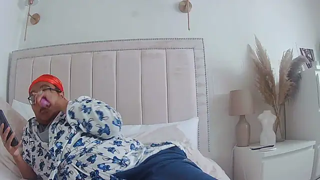 vanilla chocolate23 online show from September 29, 2025, 3:39 pm