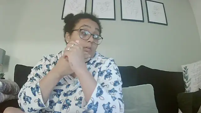 vanilla chocolate23 online show from November 15, 2025, 11:25 am