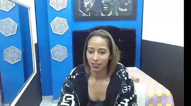 Snapshot of Cristal_gil_ chatting on December 10, 2024, 6:22 am Cristal gil online show from December 10, 2024, 6:22 am