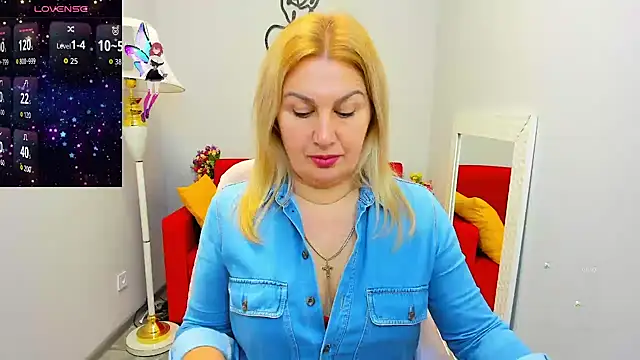 Lili Crossi online show from November 3, 2025, 6:29 am