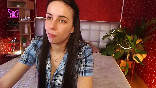 AuroraAksnesss online show from February 11, 2025, 12:15 pm