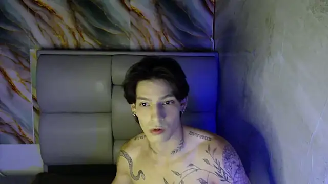 Apolo Hidalgo01 online show from October 5, 2025, 4:31 pm