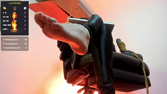 Snapshot of charlotte_joliedart chatting on March 18, 2025, 8:06 am charlotte joliedart online show from March 18, 2025, 8:06 am