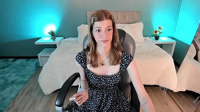 Nora Vennucci online show from October 18, 2025, 6:43 pm