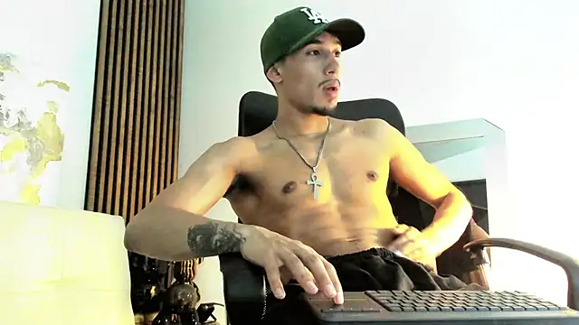 Snapshot of rafael_stone chatting on February 22, 2025, 3:01 am rafael stone online show from February 22, 2025, 3:01 am