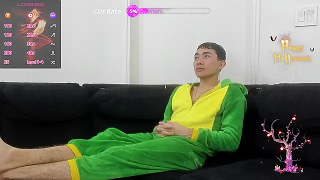 StrawwBoys online show from November 4, 2025, 10:41 am