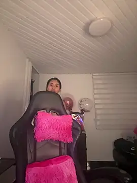 Anily Lovely online show from April 16, 2026, 11:51 pm