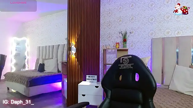 Daphnne tay online show from November 15, 2025, 3:32 am