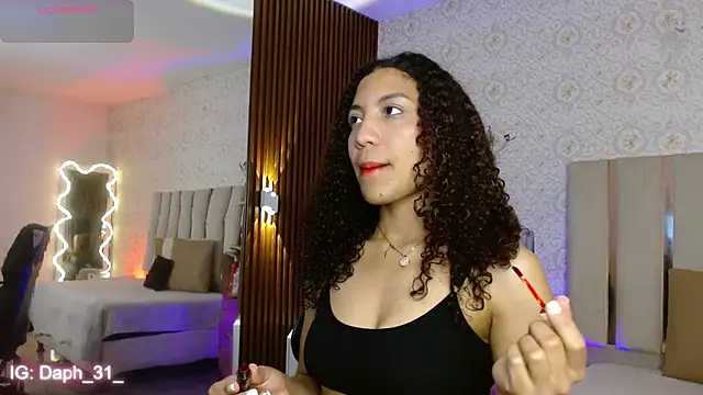 Daphnne tay online show from November 7, 2025, 3:22 am