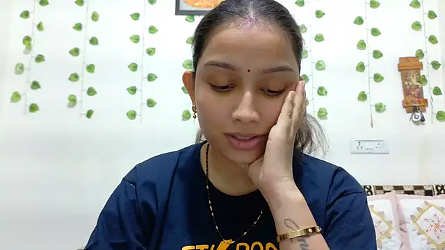 Snapshot of Aleena_Rai chatting on November 15, 2025, 7:40 pm Aleena Rai online show from November 15, 2025, 7:40 pm