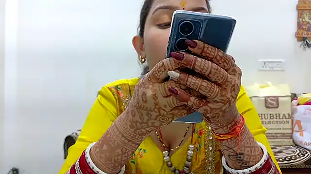 Snapshot of Aleena_Rai chatting on October 13, 2025, 7:15 pm Aleena Rai online show from October 13, 2025, 7:15 pm