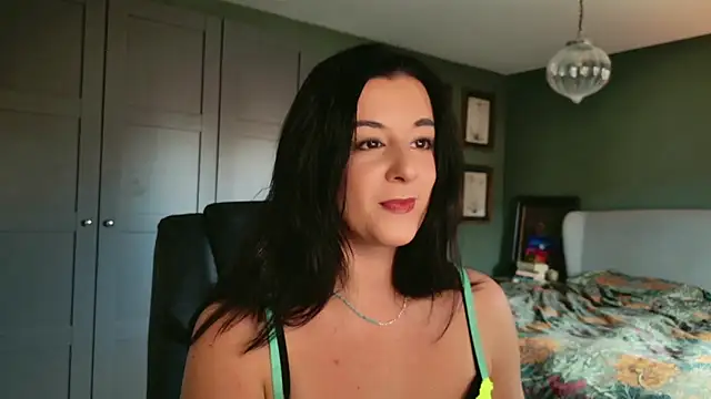 flatwhite0 online show from November 5, 2025, 10:29 am