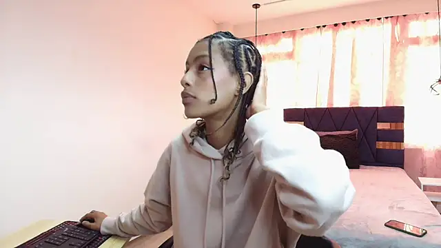 Zia Green online show from February 3, 2025, 12:03 pm