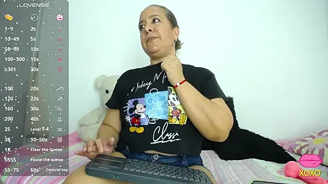 Snapshot of Iivana_19 chatting on February 25, 2026, 10:31 pm Iivana 19 online show from February 25, 2026, 10:31 pm